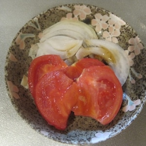 スーパーフルーツトマトの新玉葱サラダ
